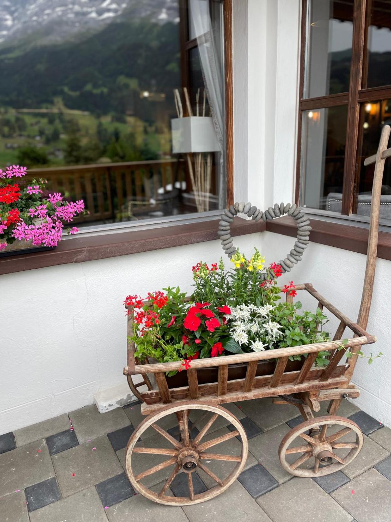 Jungfrau Lodge, Swiss Mountain Hotel Grindelwald Exterior photo